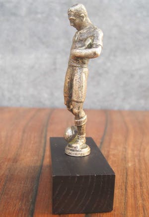 Brons (Onbekend) - De voetballer kopen? Bied vanaf 17!