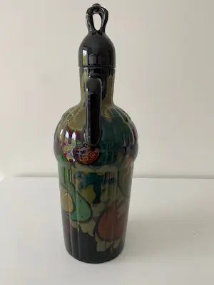 Plateelbakkerij Zuid-Holland - Schitterende Art Nouveau karaf met decoratieve dop kopen? Bied vanaf 65!