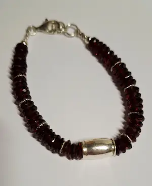 Nieuwe zilveren Armband met facetgeslepen granaat kopen? Bied vanaf 75!