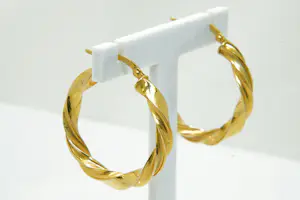Acheter80 - 18 karaats geelgouden paar holle oorringen gedraaid model? Enchérissez de 165!