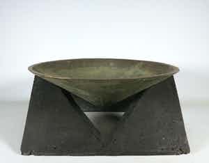 Brons (Onbekend) - Bronzen schaal op stenen voet verkocht voor € 1!