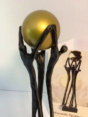 Corry Ammerlaan - Sculptuur “ GEBUNDELDE SAMENWERKING “. Gesigneerd kopen? Bied vanaf 1!