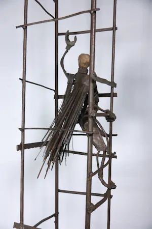 Jan Verschueren - Zeer groot beeld van schroot en terracotta, Klomopkolom kopen? Bied vanaf 750!