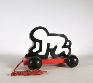 Keith Haring - Beschilderd houten Baby met trekkoord en wieltjes - Uitgevoerd door Vilac kopen? Bied vanaf 1!
