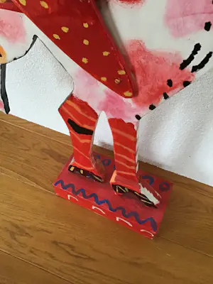 Niet of onleesbaar gesigneerd - Houten kleurrijk sculptuur van vogel kopen? Bied vanaf 1!