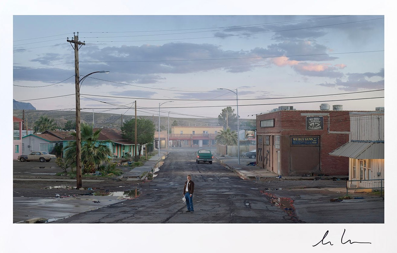 AcheterGregory Crewdson - Eddington (Joaquin Phoenix) - handgesigneerd, groot formaat? Enchérissez de 1250!