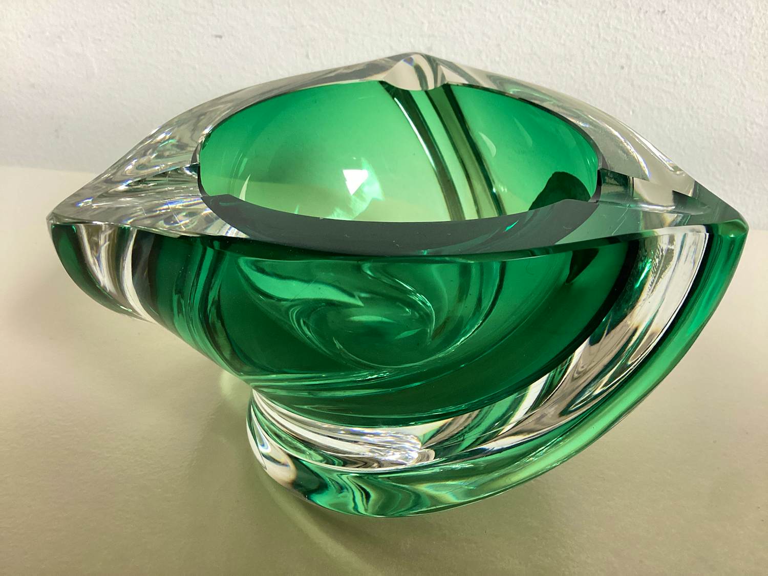 AcheterVal-Saint-Lambert - Kristal object groen glas? Enchérissez de 70!