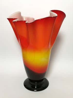 Niet of onleesbaar gesigneerd - Kleurrijke vaas verkocht voor € 1!