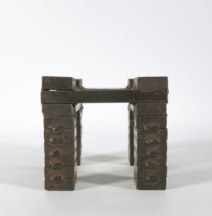 David van de Kop - Constructivistisch ijzeren beeld met vier pilaren kopen? Bied vanaf 300!