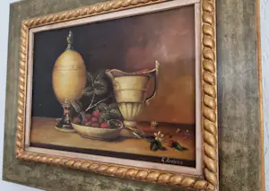 AcheterNiet of onleesbaar gesigneerd - Stilleven met schenkkan, fabergé ei en schaaltje fruit, gesigneerd "G. Lamers"? Enchérissez de 1!