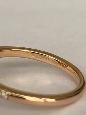 AcheterRing van 18 karaats roségoud met peervormige morganiet en halo van diamanten? Enchérissez de 700!