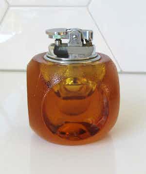 Niet of onleesbaar gesigneerd - Space Age Tangerine Persglazen Tafelaansteker verkocht voor € 10!