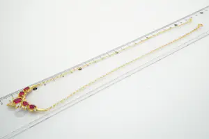 1174- Gracieus 18krt geel gouden Indiaas halssierraad - roze rode stenen kopen? Bied vanaf 380!