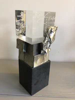 Buy Ad Haring - Sculptuur / Afstudeer plaat Erasmus Universiteit ..? Bid from 90!