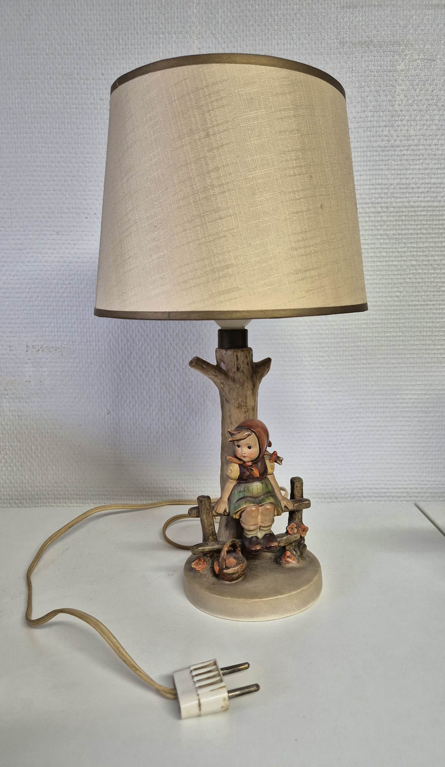 Porzellanfabrik W. Goebel - tafellamp 'just resting '2/112/1 kopen? Bied vanaf 80!