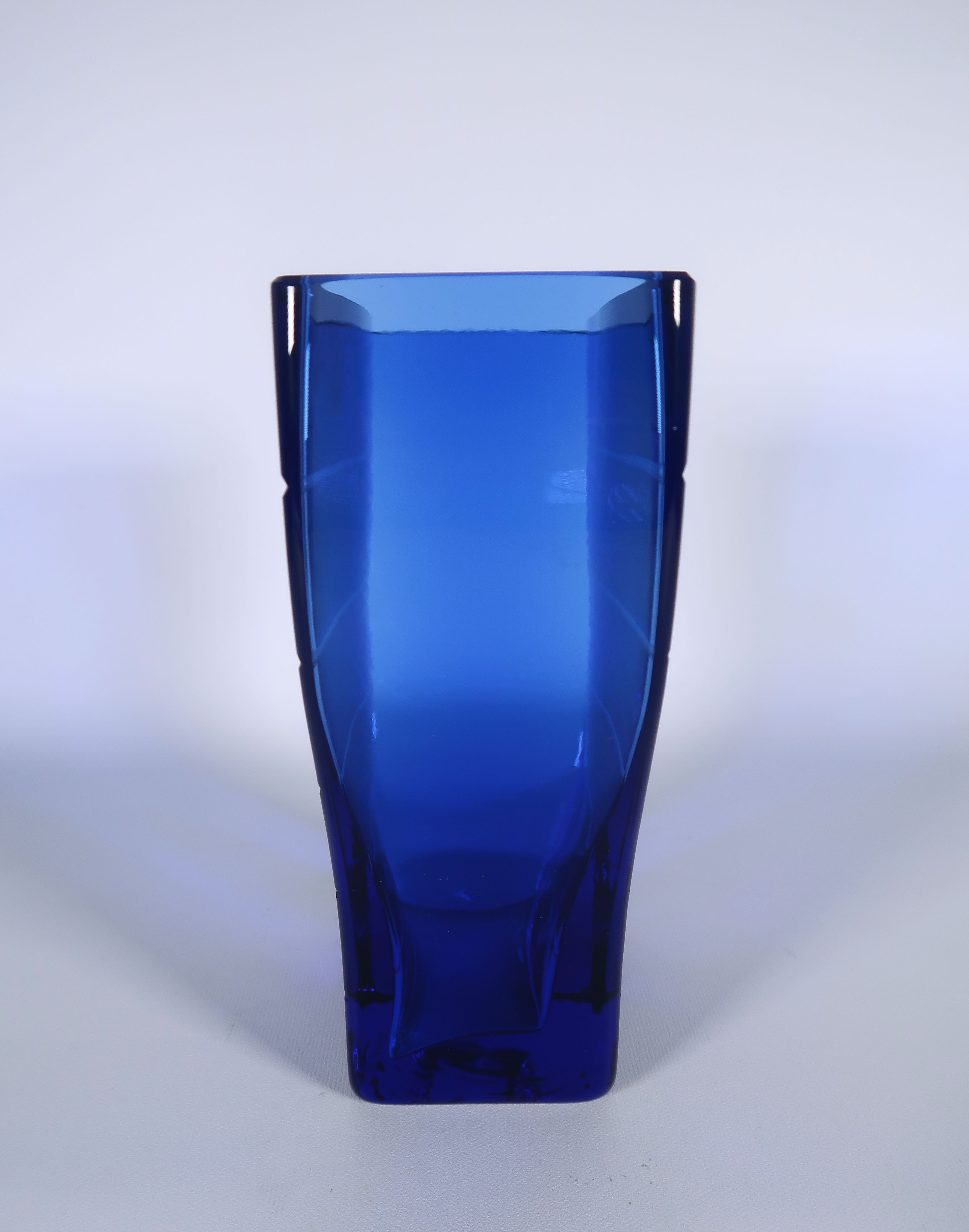 Margareta Hennix - Glas, Blauwe geslepen vaas Reijmyre kopen? Bied vanaf 20!