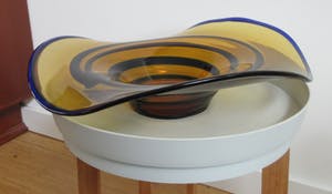 Niet of onleesbaar gesigneerd - Grote Boheemse Studio glazen schaal (1) kopen? Bied vanaf 10!