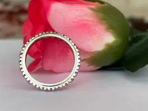 Acheter18 kt witgouden alliance ring met diamanten ca 0,70 crt? Enchérissez de 750!