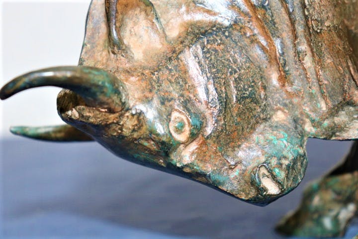 Pierre Chenet - vol bronzen aanvallende stier kopen? Bied vanaf 350!