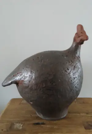 Niet of onleesbaar gesigneerd - Grote charmante kip, handgemaakt, keramiek kaufen? Bieten Sie von 1!