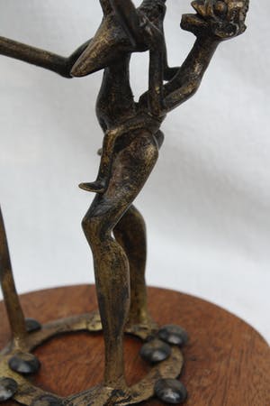 Niet of onleesbaar gesigneerd - Fraai Bronzen Afrikaanse Sculptuur Vrouw met Kind (19e eeuw) kopen? Bied vanaf 1!