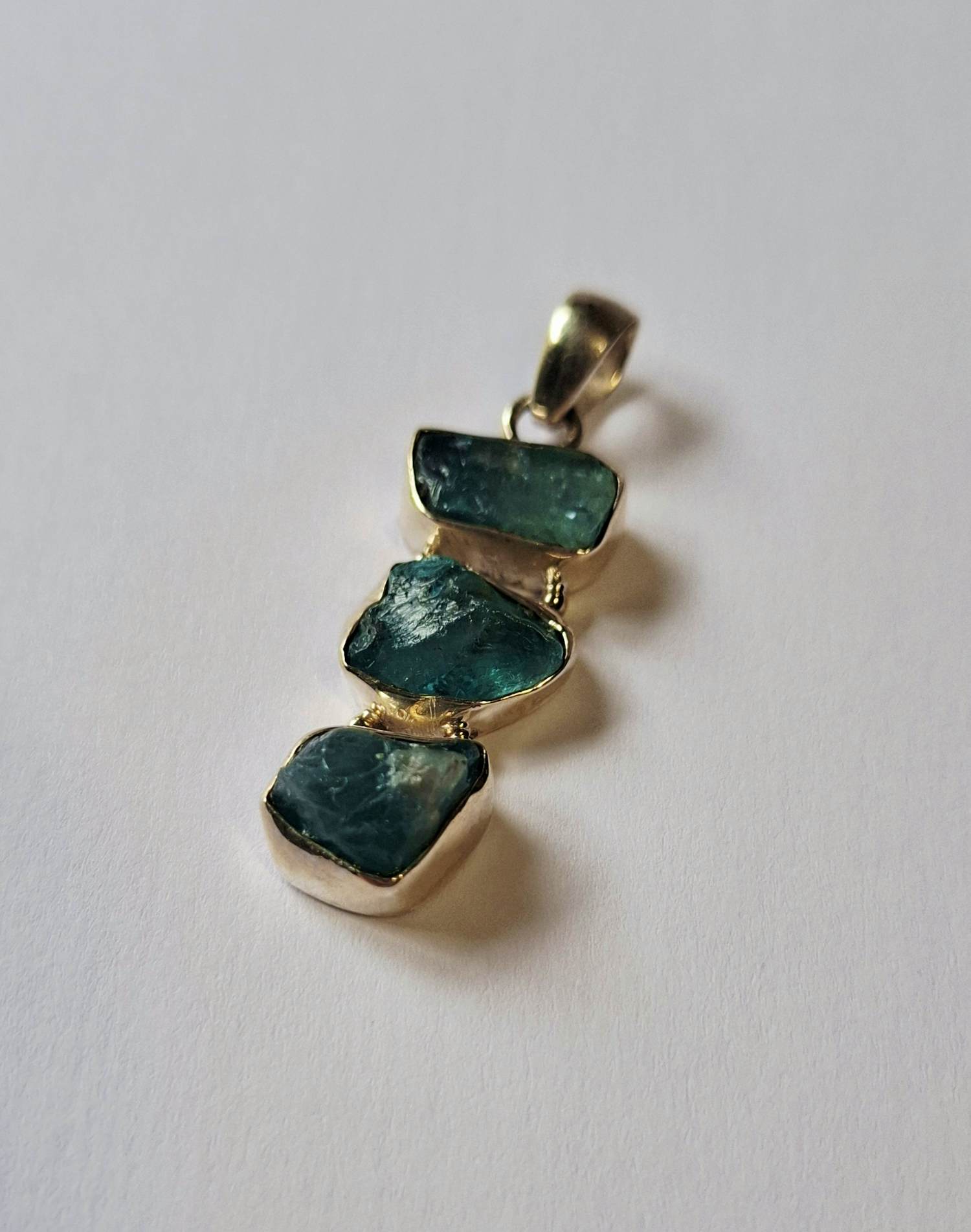 Zilveren hanger met zeldzame  donker ruwe Aquamarijn verkocht voor € 60!