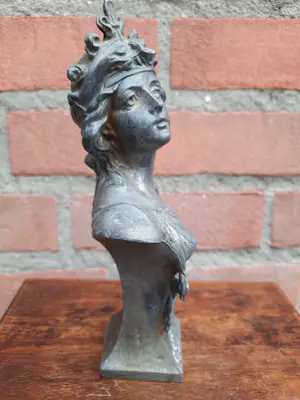 Niet of onleesbaar gesigneerd - Jeanne D'arc et Geneviève kopen? Bied vanaf 1!