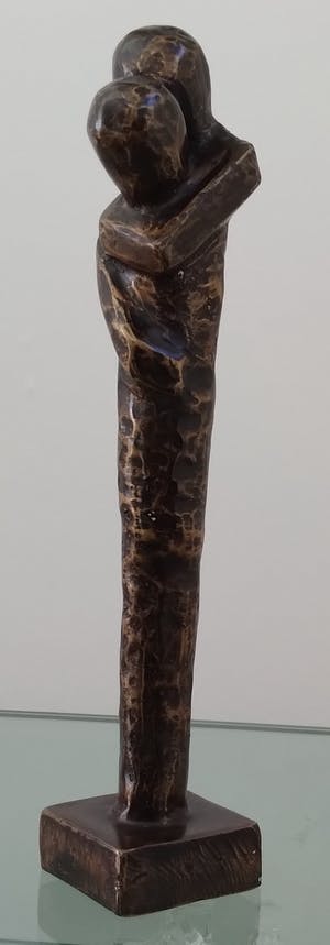 Brons (Onbekend) - gehamerd bronzen beeld, innige omhelzing kopen? Bied vanaf 35!
