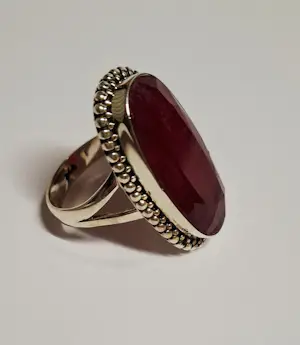 Nieuwe Sterling zilveren ring gezet met facet geslepen Robijn. kopen? Bied vanaf 70!