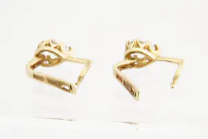 145- Prachtige set 18 krt gouden dames oorclips met 0.80ct pearshape TOPdiamant kopen? Bied vanaf 1270!