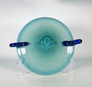 Niet of onleesbaar gesigneerd - Glas, Glazen schaal op driepoot kopen? Bied vanaf 10!
