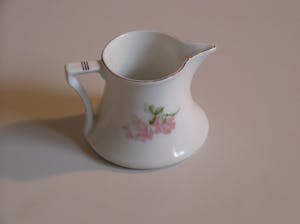 Niet of onleesbaar gesigneerd - Art nouveau porseleinen melkkannetje van Pfeiffer & Lowenstein Oostenrijk kopen? Bied vanaf 1!