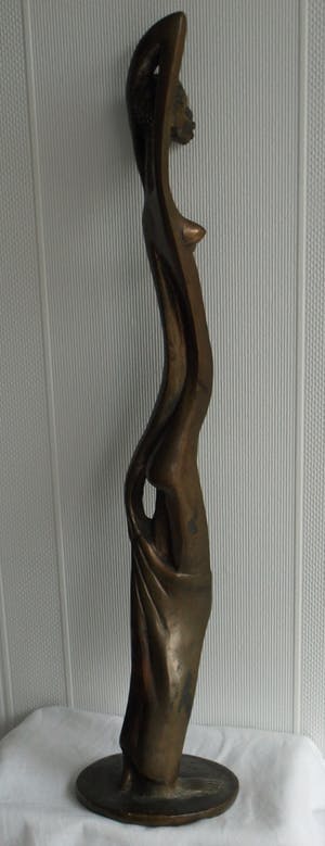 Brons (Onbekend) - Bronzen beeld , Naakte vrouw – gesigneerd ‘LM” – hoogte 46 cm. kopen? Bied vanaf 1!