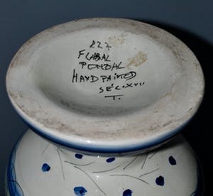 Niet of onleesbaar gesigneerd - Zeldzame oude Portugese faience majolica handgeschilderde vaas Sec XVII kopen? Bied vanaf 1!