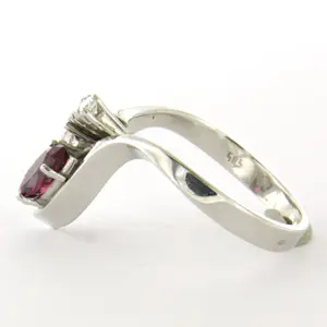 14k wit gouden ring met robijn en briljant geslepen diamant tot. 0.20ct kopen? Bied vanaf 585!