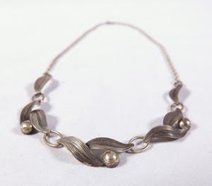 Zilver - Lotje diverse Zilver. Armbandje, hangers, kinderringetje, speldjes kopen? Bied vanaf 1!