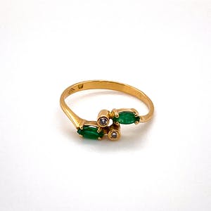 18kt gouden handgemaakte ring met diamant en smaragd maat 49,5(15,75) 1,53gr kopen? Bied vanaf 130!