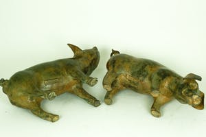 Pierre Chenet - Twee bronzen biggetjes kopen? Bied vanaf 319!