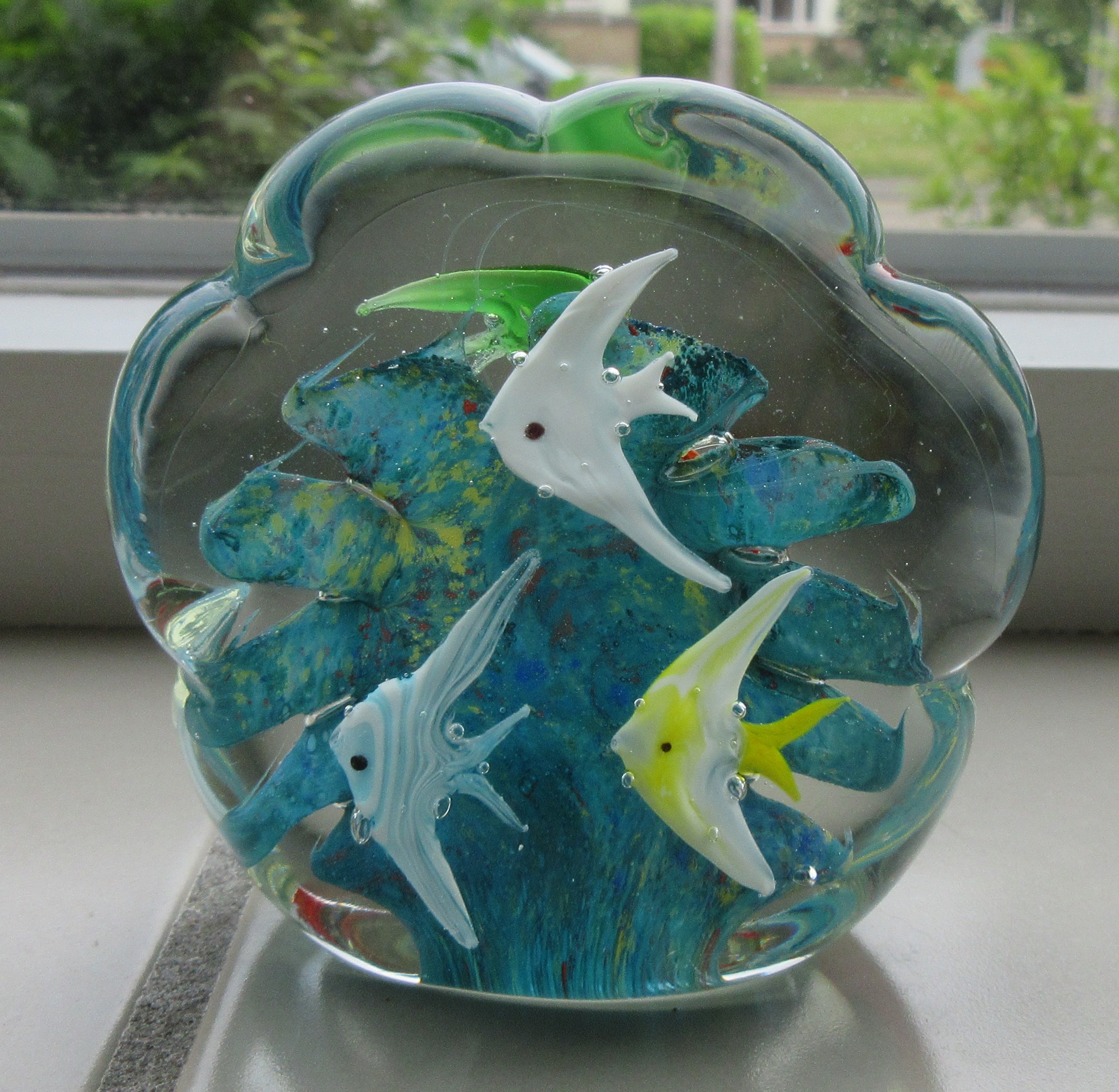 Niet of onleesbaar gesigneerd - Murano glazen presse papier Aquarium verkocht voor € 15!