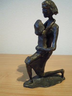 Corry Ammerlaan - Prachtig beeldje van moeder met kind kopen? Bied vanaf 45!