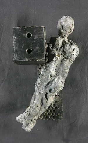 Niet of onleesbaar gesigneerd - Gemengde techniek, bronzen figuur achter metalen scherm kopen? Bied vanaf 1!