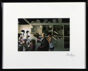 Paul Huf - Foto, Hoedenzaak - Ingelijst kopen? Bied vanaf 1!