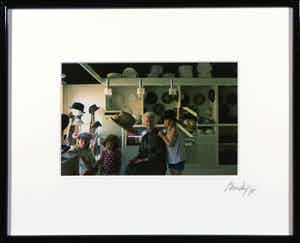 Paul Huf - Foto, Hoedenzaak - Ingelijst verkocht voor € 1!