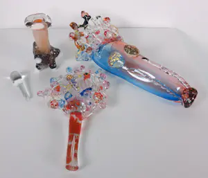 Yvon Trossèl - Drie kleurrijke en speels gevormde glasobjecten kopen? Bied vanaf 70!