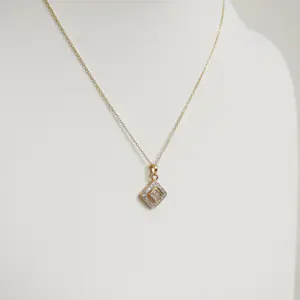 Diamanten hanger met ketting kopen? Bied vanaf 650!