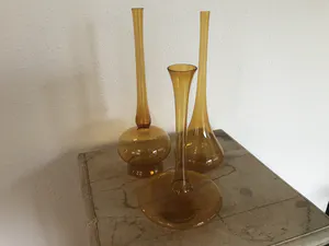 Niet of onleesbaar gesigneerd - 3 laboratoriumglas vaasjes kopen? Bied vanaf 1!