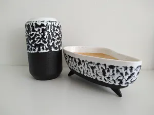 Niet of onleesbaar gesigneerd - super leuke vintage set in zwart - wit keramiek kopen? Bied vanaf 1!