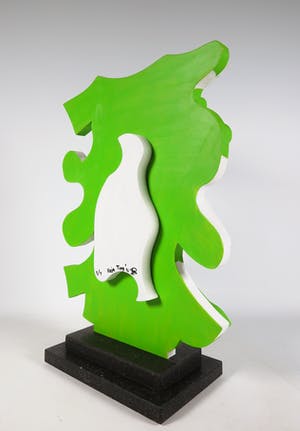 Roja Ting - Beschilderd houten sculptuur op stenen voet kopen? Bied vanaf 400!