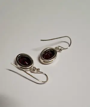 Zilveren oorbellen met Natuurlijke Amethist facet geslepen ovaal kopen? Bied vanaf 55!