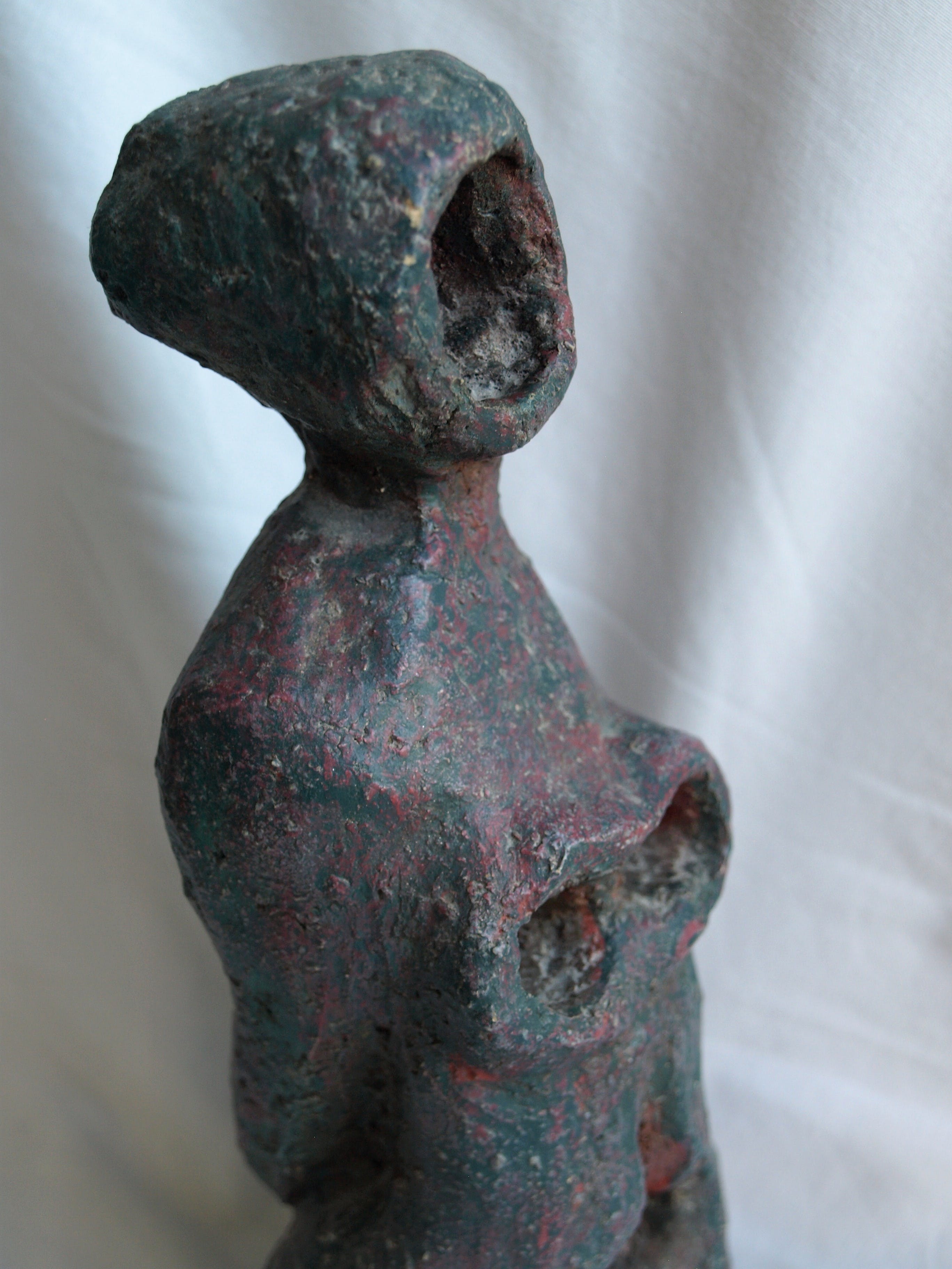 Klaas Pijlman - Sculpture , Madonna – Chamotte / Aardewerk – ca 1970 kopen? Bied vanaf 75!